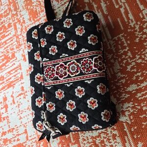 Vera tablet crossbody